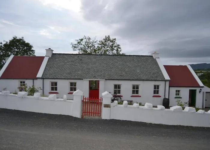 Cecil's Cottage, Ballynary, By Wild Atlantic Wanderer Holiday home *